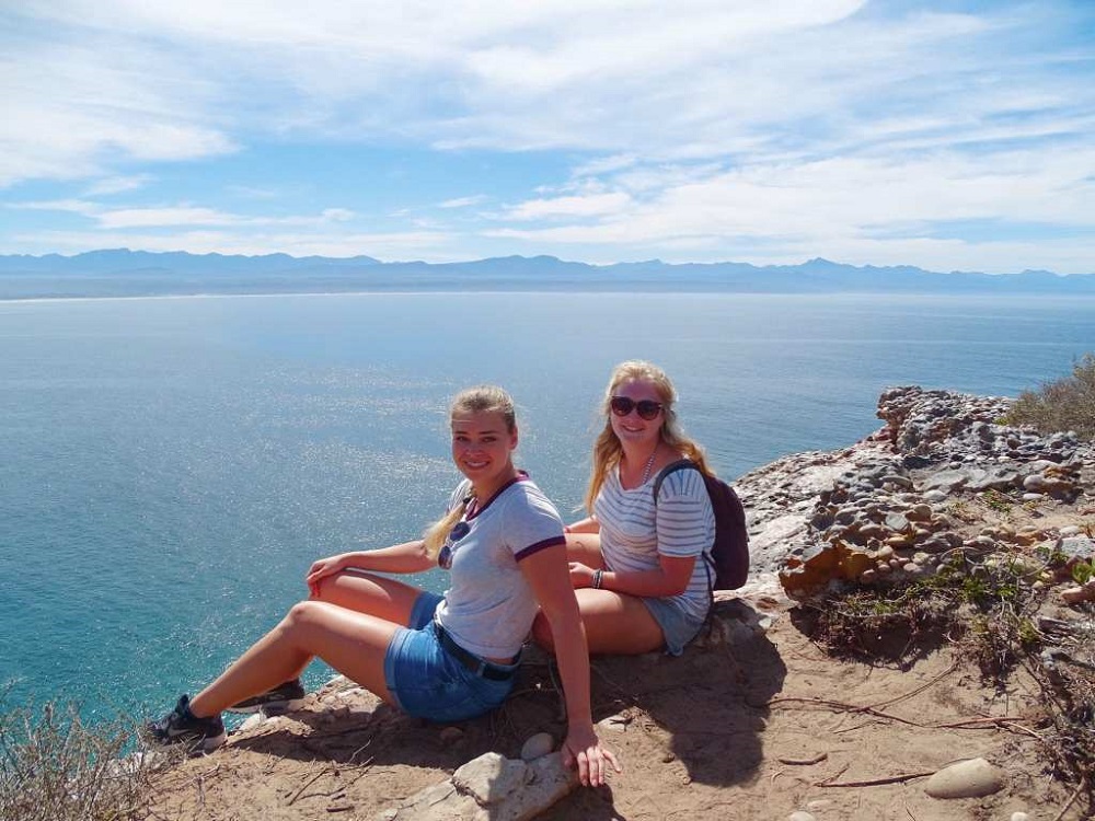 The Best Ways to Meet People While Traveling